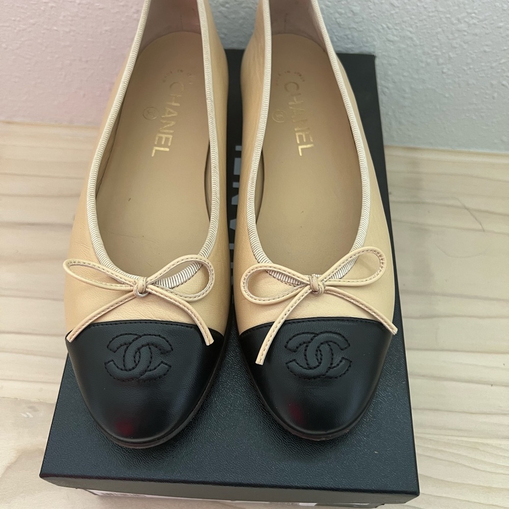 Chanel Classic Lambskin Beige/Black ballet flat 38.5